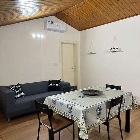 Apartamento La Mansarda Di Melo CTA Exterior foto
