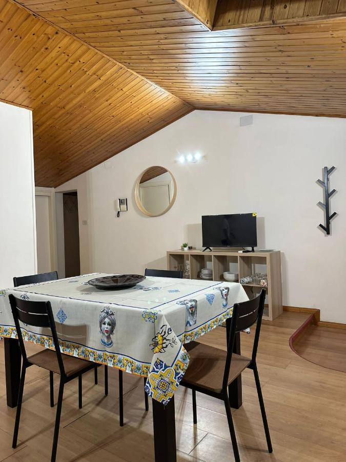 Apartamento La Mansarda Di Melo CTA Exterior foto